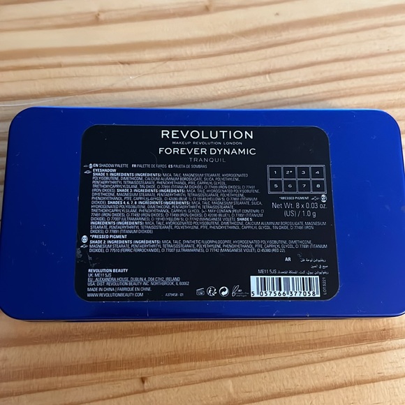 Revolution Eyeshadow Palette - Picture 3 of 3